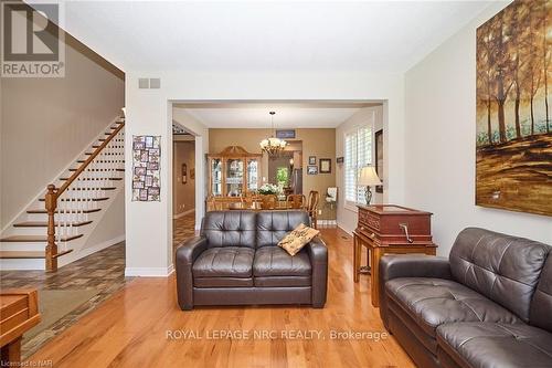 7 Scottdale Court, Pelham (662 - Fonthill), ON - Indoor Photo Showing Living Room