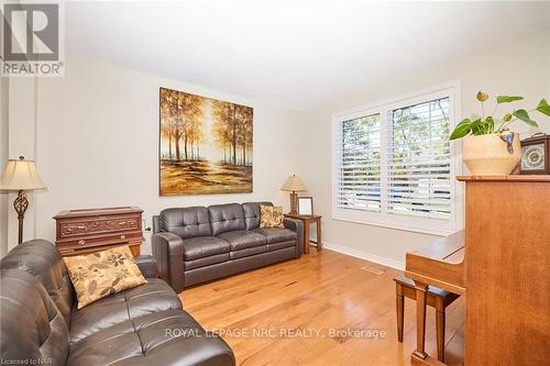 7 Scottdale Court, Pelham (662 - Fonthill), ON - Indoor Photo Showing Living Room