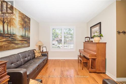 7 Scottdale Court, Pelham (662 - Fonthill), ON - Indoor Photo Showing Living Room