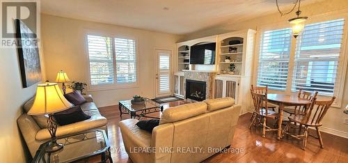 7 Scottdale Court, Pelham (662 - Fonthill), ON - Indoor Photo Showing Living Room With Fireplace