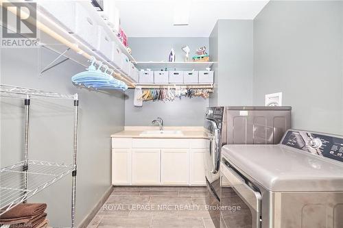 7 Scottdale Court, Pelham (662 - Fonthill), ON - Indoor Photo Showing Laundry Room