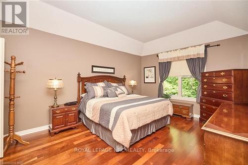 7 Scottdale Court, Pelham (662 - Fonthill), ON - Indoor Photo Showing Bedroom