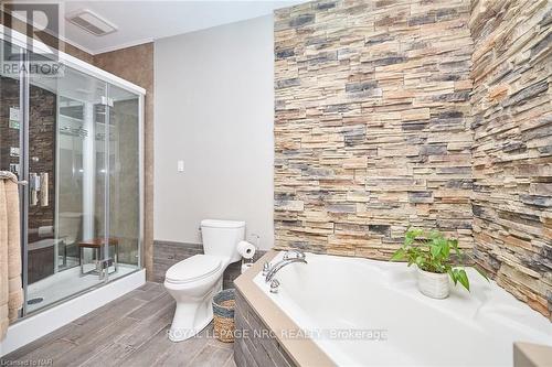 7 Scottdale Court, Pelham (662 - Fonthill), ON - Indoor Photo Showing Bathroom