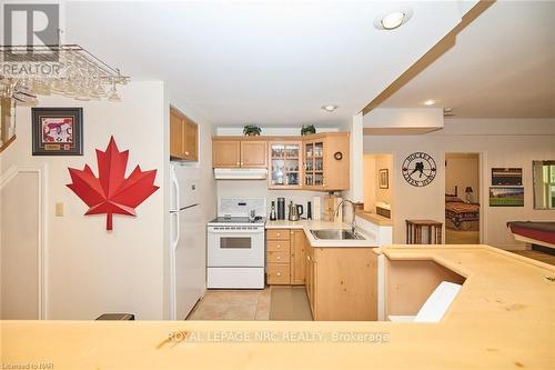 7 Scottdale Court, Pelham (662 - Fonthill), ON - Indoor Photo Showing Kitchen