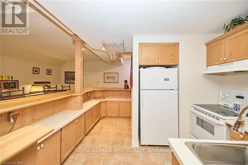 7 Scottdale Court, Pelham (662 - Fonthill), ON - Indoor Photo Showing Kitchen