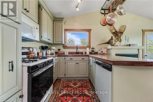 11817 Side Road 18 Road, Wainfleet (880 - Lakeshore), ON - Indoor Photo Showing Kitchen