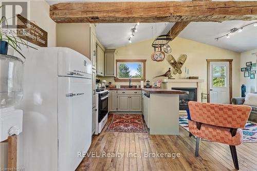 11817 Side Road 18 Road, Wainfleet (880 - Lakeshore), ON - Indoor Photo Showing Kitchen