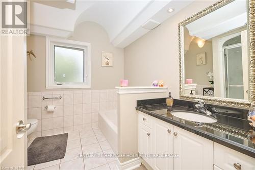 60 Bridgewater Court, Welland (767 - N. Welland), ON - Indoor Photo Showing Bathroom