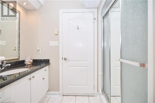 60 Bridgewater Court, Welland (767 - N. Welland), ON - Indoor Photo Showing Bathroom