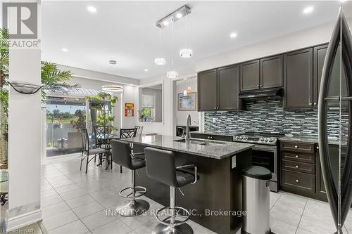 7673 Hackberry Trail, Niagara Falls (222 - Brown), ON - Indoor Photo Showing Kitchen With Upgraded Kitchen