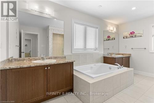 7673 Hackberry Trail, Niagara Falls (222 - Brown), ON - Indoor Photo Showing Bathroom