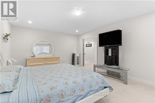 7673 Hackberry Trail, Niagara Falls (222 - Brown), ON - Indoor Photo Showing Bedroom