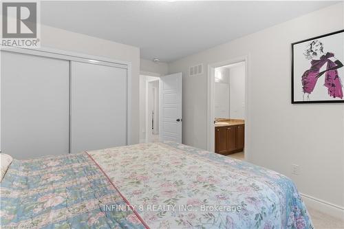 7673 Hackberry Trail, Niagara Falls (222 - Brown), ON - Indoor Photo Showing Bedroom