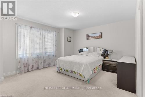 7673 Hackberry Trail, Niagara Falls (222 - Brown), ON - Indoor Photo Showing Bedroom