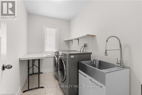 7673 Hackberry Trail, Niagara Falls (222 - Brown), ON - Indoor Photo Showing Laundry Room