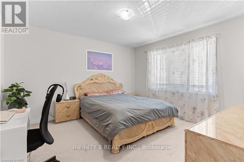 7673 Hackberry Trail, Niagara Falls (222 - Brown), ON - Indoor Photo Showing Bedroom