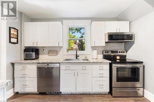 141 Princess Street, Port Colborne (878 - Sugarloaf), ON - Indoor Photo Showing Kitchen With Upgraded Kitchen