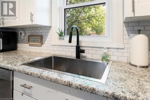 141 Princess Street, Port Colborne (878 - Sugarloaf), ON - Indoor Photo Showing Kitchen