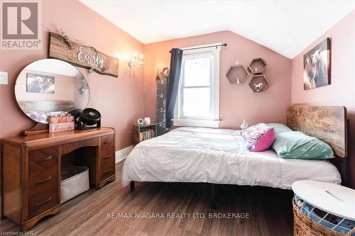 141 Princess Street, Port Colborne (878 - Sugarloaf), ON - Indoor Photo Showing Bedroom