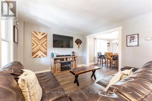 141 Princess Street, Port Colborne (878 - Sugarloaf), ON - Indoor Photo Showing Living Room