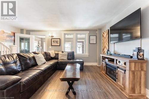 141 Princess Street, Port Colborne (878 - Sugarloaf), ON - Indoor Photo Showing Living Room