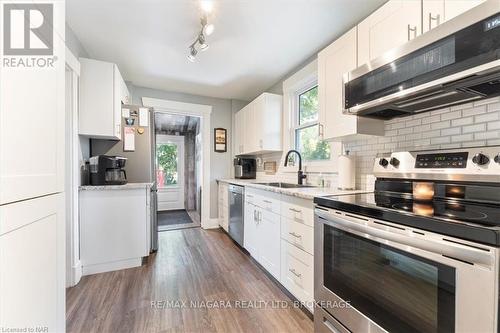 141 Princess Street, Port Colborne (878 - Sugarloaf), ON - Indoor Photo Showing Kitchen