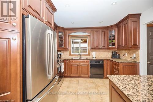 7 Huntington Lane, St. Catharines (453 - Grapeview), ON - Indoor Photo Showing Kitchen With Double Sink