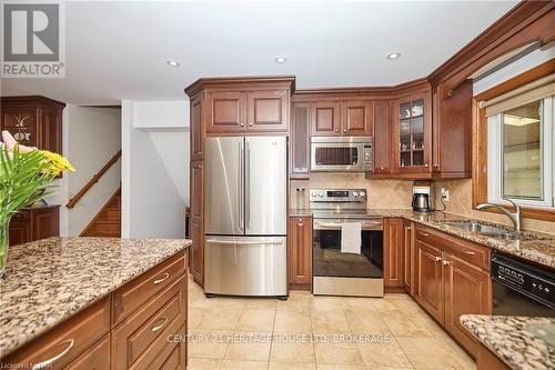 7 Huntington Lane, St. Catharines (453 - Grapeview), ON - Indoor Photo Showing Kitchen With Double Sink