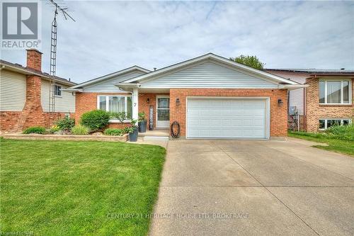 7 Huntington Lane, St. Catharines (453 - Grapeview), ON - Outdoor With Facade