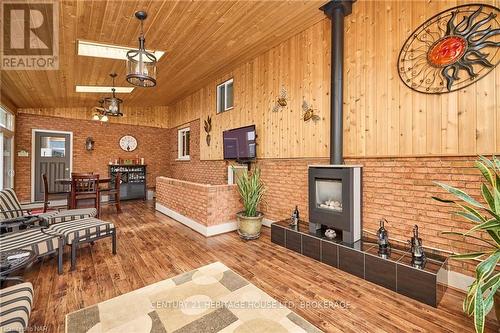 7 Huntington Lane, St. Catharines (453 - Grapeview), ON - Indoor With Fireplace