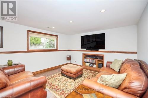 7 Huntington Lane, St. Catharines (453 - Grapeview), ON - Indoor Photo Showing Living Room With Fireplace