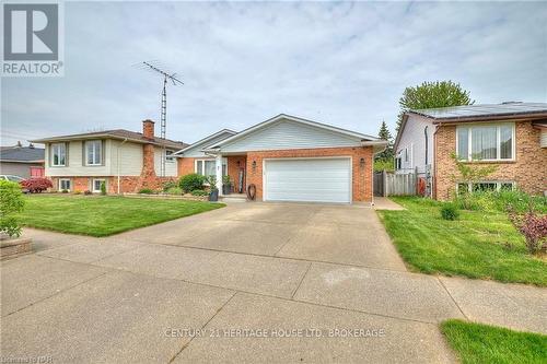 7 Huntington Lane, St. Catharines (453 - Grapeview), ON - Outdoor With Facade