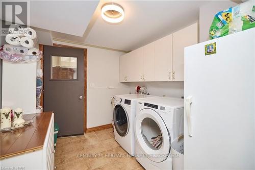 7 Huntington Lane, St. Catharines (453 - Grapeview), ON - Indoor Photo Showing Laundry Room