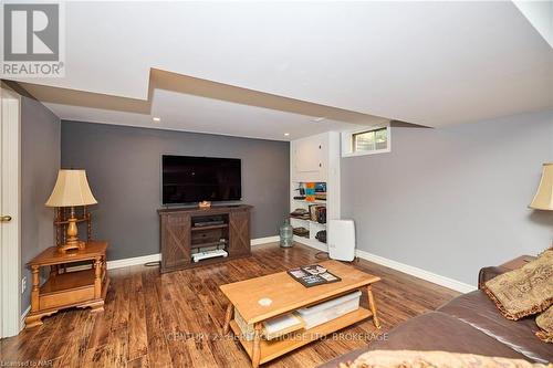 7 Huntington Lane, St. Catharines (453 - Grapeview), ON - Indoor Photo Showing Living Room