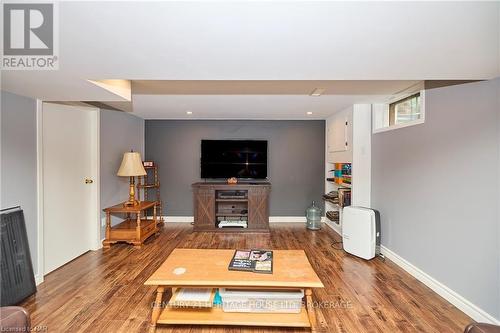 7 Huntington Lane, St. Catharines (453 - Grapeview), ON - Indoor Photo Showing Living Room