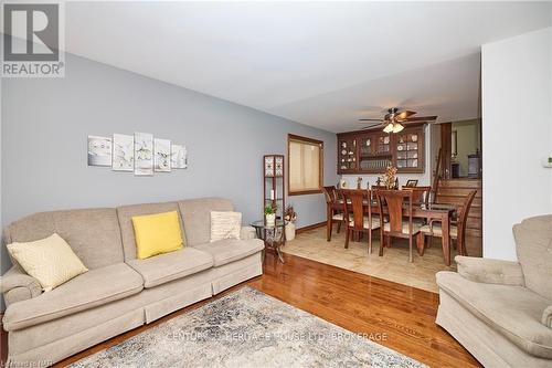 7 Huntington Lane, St. Catharines (453 - Grapeview), ON - Indoor Photo Showing Living Room