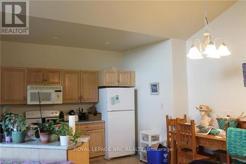 5 Firelane 13B, Niagara-On-The-Lake (102 - Lakeshore), ON - Indoor Photo Showing Kitchen