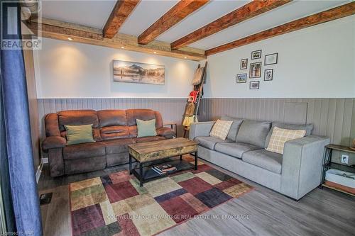 4721 Rainham Road, Haldimand (Dunnville), ON - Indoor Photo Showing Living Room