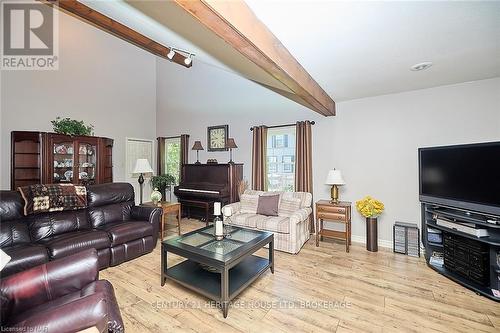 353 Daytona Drive, Fort Erie (334 - Crescent Park), ON - Indoor Photo Showing Living Room