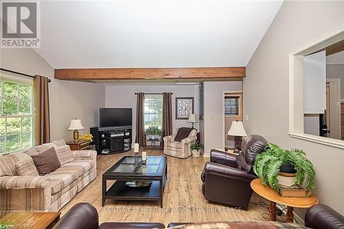 353 Daytona Drive, Fort Erie (334 - Crescent Park), ON - Indoor Photo Showing Living Room