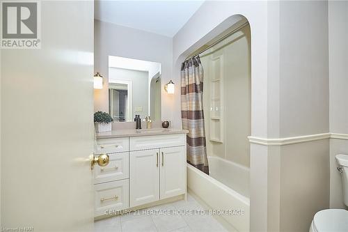 353 Daytona Drive, Fort Erie (334 - Crescent Park), ON - Indoor Photo Showing Bathroom