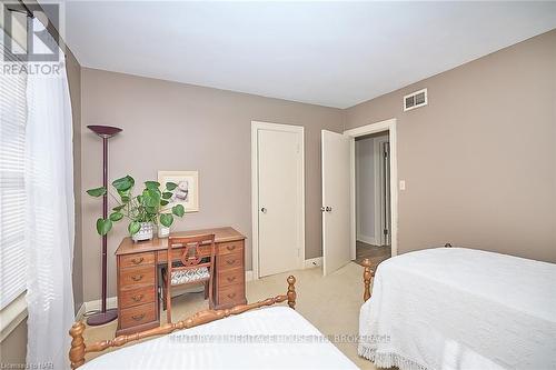 353 Daytona Drive, Fort Erie (334 - Crescent Park), ON - Indoor Photo Showing Bedroom