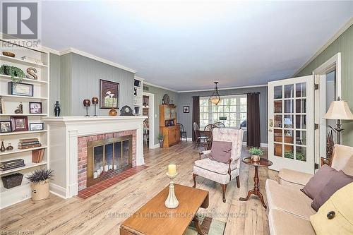 353 Daytona Drive, Fort Erie (334 - Crescent Park), ON - Indoor Photo Showing Living Room With Fireplace