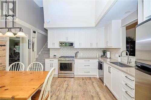 353 Daytona Drive, Fort Erie (334 - Crescent Park), ON - Indoor Photo Showing Kitchen With Upgraded Kitchen