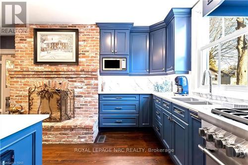 94 Prideaux Street, Niagara-On-The-Lake (101 - Town), ON - Indoor Photo Showing Kitchen With Double Sink