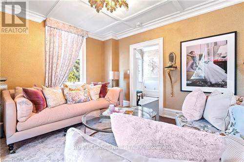 94 Prideaux Street, Niagara-On-The-Lake (101 - Town), ON - Indoor Photo Showing Living Room