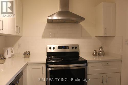 251 Lupin Drive, Whitby, ON - Indoor Photo Showing Kitchen