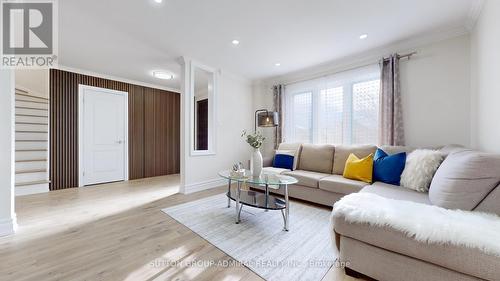 14 Metcalfe Drive, Bradford West Gwillimbury, ON - Indoor Photo Showing Living Room