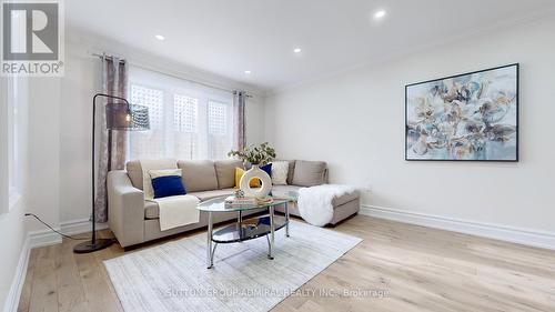 14 Metcalfe Drive, Bradford West Gwillimbury, ON - Indoor Photo Showing Living Room