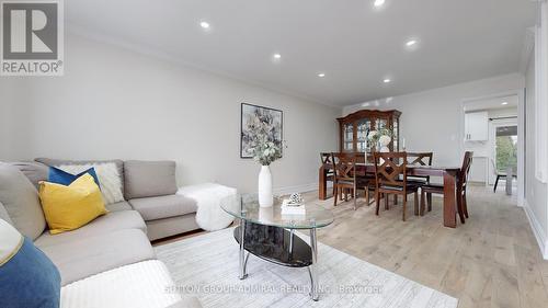 14 Metcalfe Drive, Bradford West Gwillimbury, ON - Indoor Photo Showing Living Room